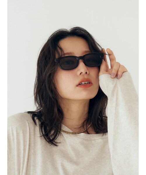 Ungrid（アングリッド）の「スクエアフレームカラーレンズサングラス（サングラス・レディース・グレー/ブラック・F）」の2枚目の写真