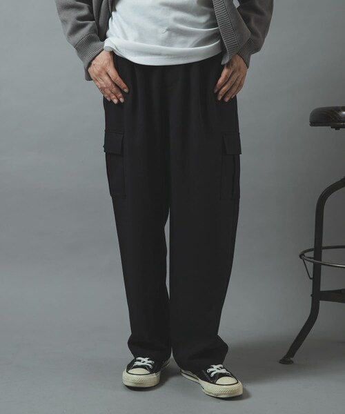 ITEMS URBANRESEARCH(アイテムズ アーバンリサーチ)の「TRテーパードクリーンカーゴパンツ(その他パンツ・メンズ・BLACK/OLIVE GRAY/MOCHA BRN・M/L)」の9枚目の写真