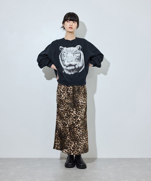 ADAM ET ROPE'（アダムエロペ）の「【Oblada(オブラダ)】別注 TIGER SWEAT（スウェット・レディース・ブラウン/ネイビー・F）」の6枚目の写真