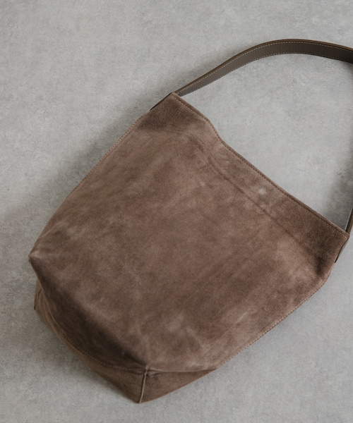 URBAN RESEARCH（アーバンリサーチ）の「ワンハンドルスウェードトートバッグ（トートバッグ・レディース・GREGE/D.BROWN・-0）」の2枚目の写真