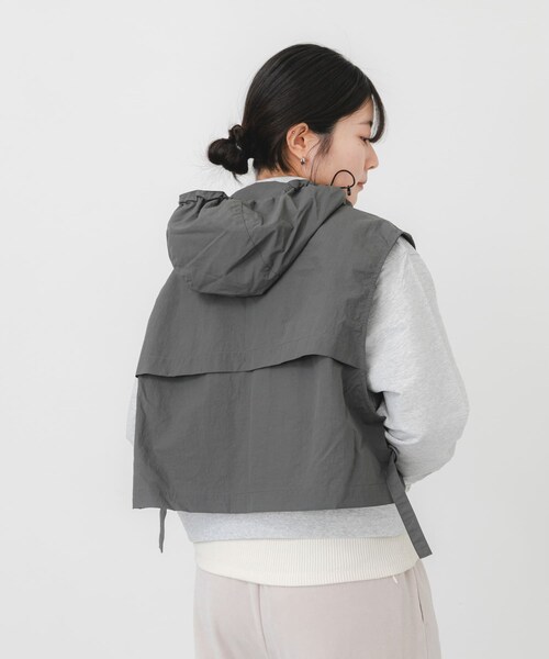 EKAL（エカル）の「『URTECH』ナイロンタッサー ベスト（ベスト・レディース・グラファイト/ネイビー・One）」の7枚目の写真