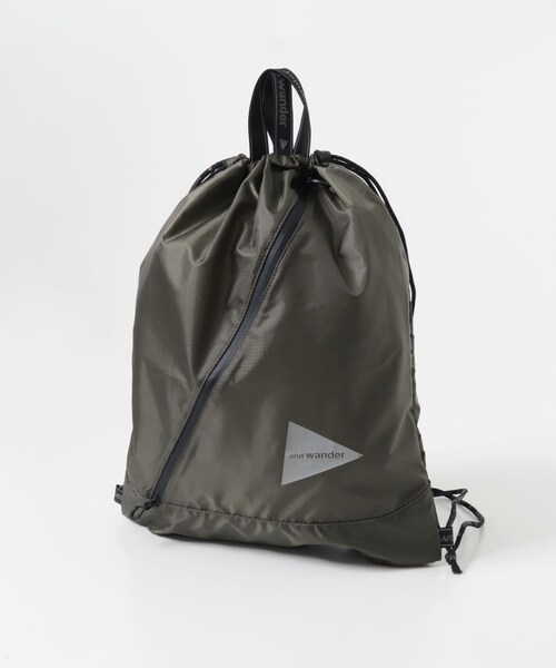 EKAL(エカル)の「and wander CRISPY RIP DRAWSTRING BAG(バックパック/リュック・レディース・BLACK/KHAKI・One)」の3枚目の写真