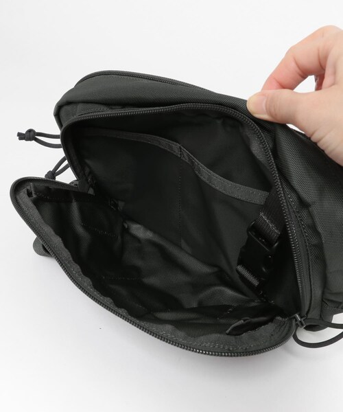 URBAN RESEARCH DOORS(アーバンリサーチドアーズ)の「BRIEFING BS BOX SHOULDER S AG(ショルダーバッグ・メンズ・BLACK/DARK GRAY・FREE)」の9枚目の写真