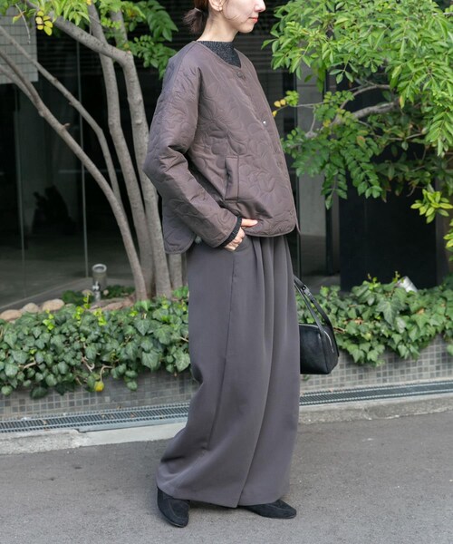 ITEMS URBANRESEARCH(アイテムズ アーバンリサーチ)の「ノーカラー中綿ブルゾン(ノーカラージャケット・レディース・BLK/BEG/BRN・FREE)」の20枚目の写真