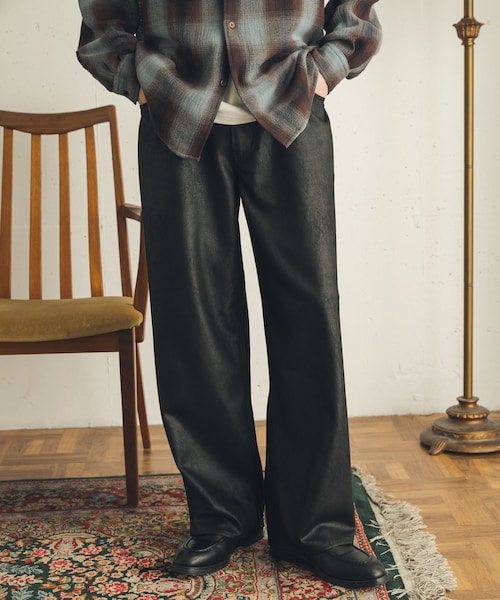 SENSE OF PLACE by URBAN RESEARCH（センスオブプレイスバイアーバンリサーチ）の「フェイクスエードストレートパンツ（その他パンツ・メンズ・BLACK/BROWN・M/L）」の3枚目の写真