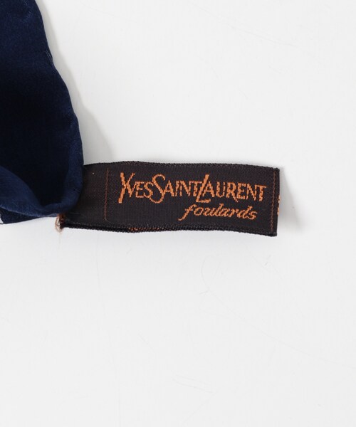 URBAN RESEARCH ROSSO（アーバンリサーチロッソ）の「VINTAGE　YVESAINTLAURENTスカーフ（バンダナ/スカーフ・レディース・NAVY　LOGO・-）」の5枚目の写真