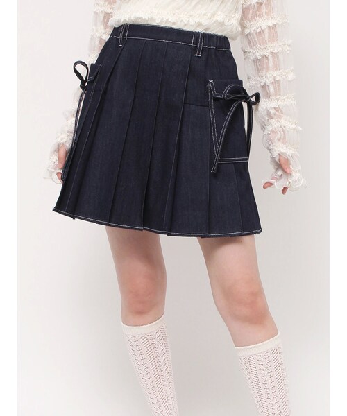 merry jenny（メリージェニー）の「リボンポケットデニムプリーツスカート【セットアップ着用可能】（デニムスカート・レディース・ブラック/インディゴ・F）」の2枚目の写真
