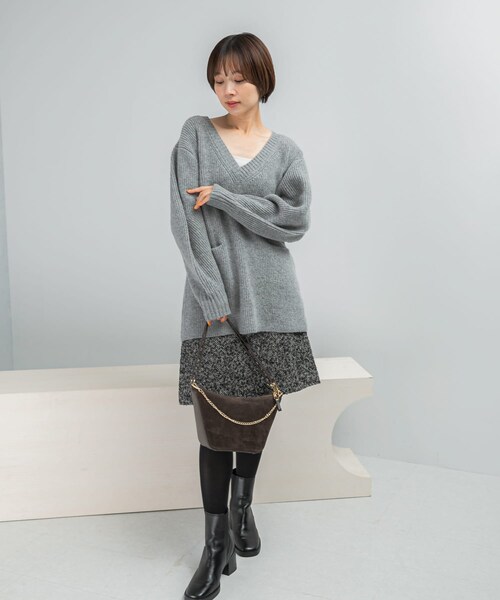 URBAN RESEARCH ROSSO（アーバンリサーチロッソ）の「アルパカ混カーブスリーブVネックプルオーバー（ニット/セーター・レディース・GRAY/PINK/NAVY・Free）」の11枚目の写真