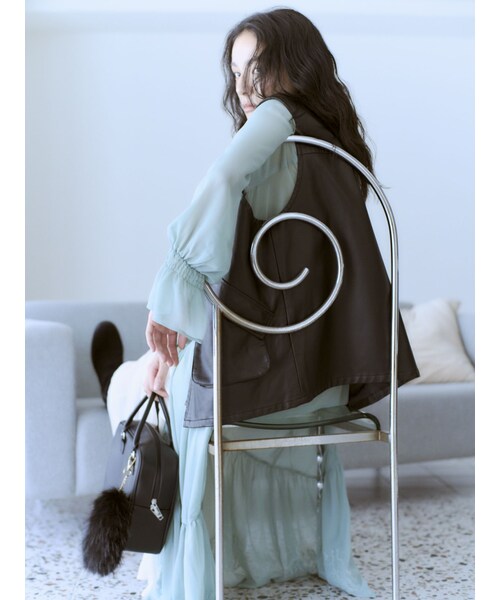 Ungrid（アングリッド）の「フェイクレザーベスト（ベスト・レディース・ブラック/ダークブラウン・F）」の4枚目の写真