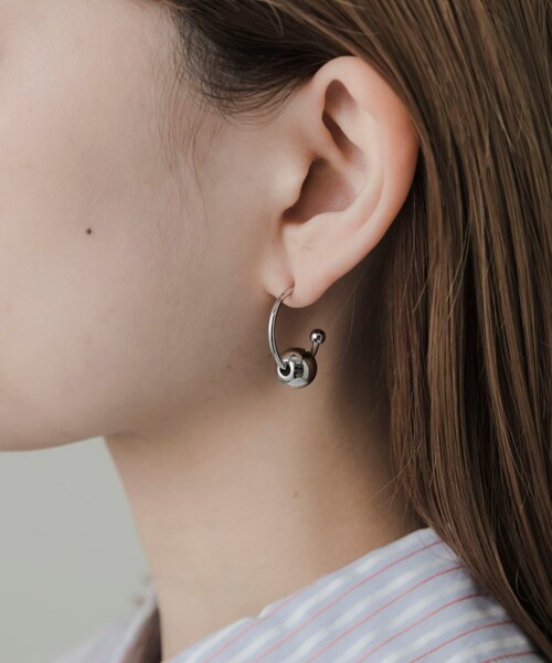 SMELLY（スメリー）の「チェーンコンビアシンメトリーピアス（ピアス（両耳用）・レディース・SLV/GLD・-）」の6枚目の写真