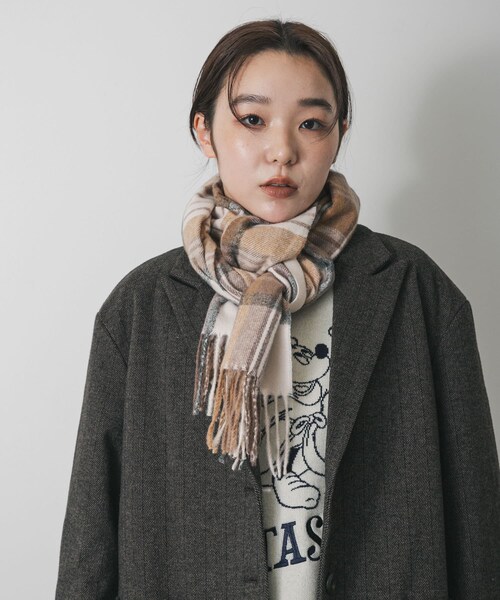 SENSE OF PLACE by URBAN RESEARCH(センスオブプレイスバイアーバンリサーチ)の「チェックフリンジストール(マフラー・レディース・BLK×GRY/BRN×BEG/RED×BRN・One)」の7枚目の写真