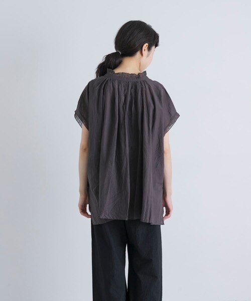 かぐれ(カグレ)の「SOIL COTTON VOILE GATHERED SHIRTS(シャツ/ブラウス・レディース・WHT/CCR・1)」の6枚目の写真