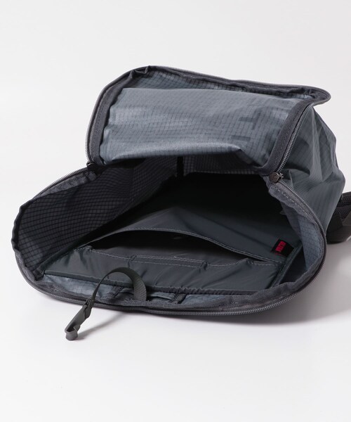 URBAN RESEARCH DOORS(アーバンリサーチドアーズ)の「GOLITE ION 18L PACK(バックパック/リュック・メンズ・BLACK OUT/CASTLEROCK・one)」の10枚目の写真