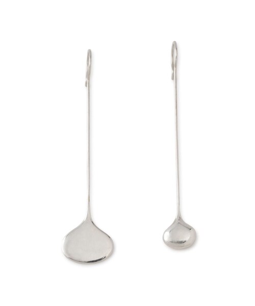 ADAM ET ROPE'(アダムエロペ)の「【公式サイト限定】【Rieuk(リューク)】Tear Earrings(ピアス(両耳用)・レディース・シルバー・F)」の1枚目の写真
