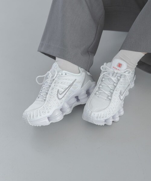 URBAN RESEARCH Sonny Label（アーバンリサーチサニーレーベル）の「NIKE　ウィメンズショックスTL（スニーカー・レディース・002ブラック/100ホワイト・23/23.5/24/24.5）」の9枚目の写真