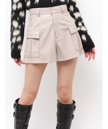 MURUA（ムルーア）の「カーゴポケットフェイクレザーショートパンツ（その他パンツ・レディース）」
