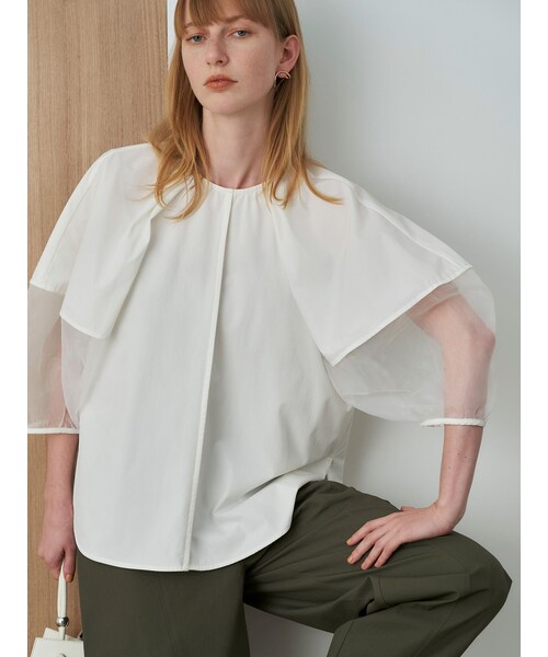 ELENDEEK（エレンディーク）の「HALF ORGANZA SLEEVE BL（シャツ/ブラウス・レディース・ベージュ/ネイビー/ブラック/オフホワイト・F）」の2枚目の写真
