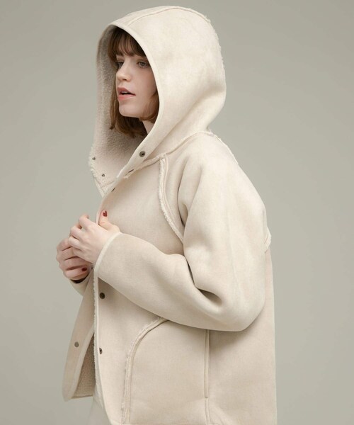 URBAN RESEARCH Sonny Label（アーバンリサーチサニーレーベル）の「ムートンリバーシブルフーディーコート（ムートンコート・レディース・CCLxCCL/IVOxBEG/OFF×CAM・36/38）」の20枚目の写真