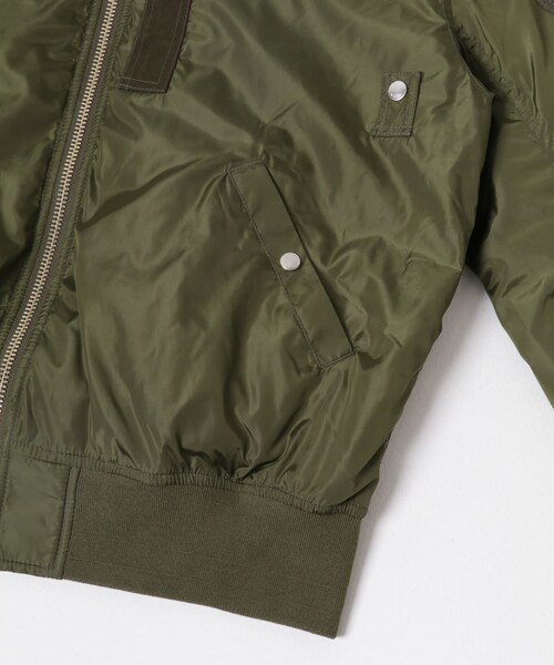 URBAN RESEARCH(アーバンリサーチ)の「phenix ULTRALIGHT MOD MA-1 JACKET(MA-1・メンズ・KHAKI/BLACK・3/4)」の12枚目の写真