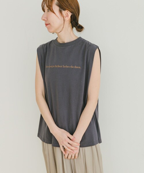 ITEMS URBANRESEARCH（アイテムズ アーバンリサーチ）の「ショルダータックロゴTシャツ（Tシャツ/カットソー・レディース・WHT/CHA/L.PNK・FREE）」の21枚目の写真