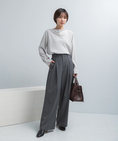 URBAN RESEARCH ROSSO（アーバンリサーチロッソ）の「トリアセテート混ドレープネックブラウス（シャツ/ブラウス・レディース・L/BEIGE/NAVY・Free）」の19枚目の写真