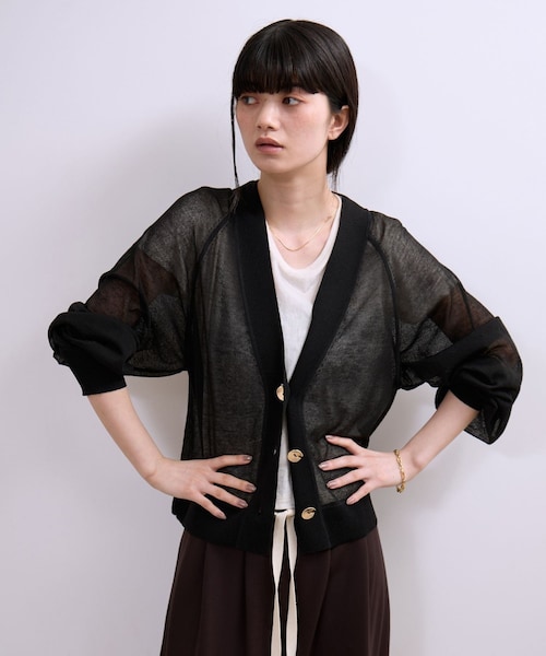 ADAM ET ROPE'(アダムエロペ)の「【WEB限定】・【サステナブル】リネンMIXシアーカーディガン(カーディガン/ボレロ・レディース・ブラック/オフホワイト/サックス・F)」の2枚目の写真