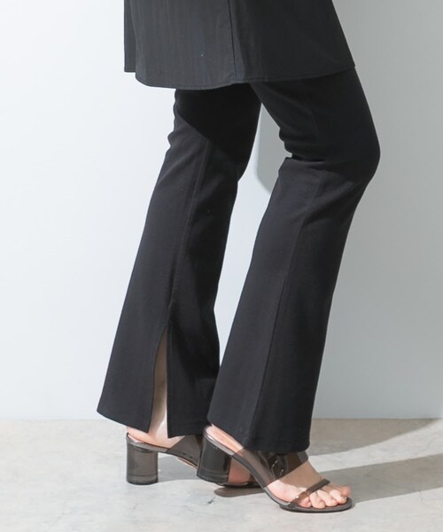 URBAN RESEARCH ROSSO（アーバンリサーチロッソ）の「『UR TECH ひやサラクール』F by ROSSO　スリットフレアパンツ（その他パンツ・レディース・BLACK/OFFWHITE/BROWN・36/38）」の13枚目の写真