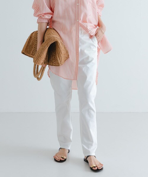 URBAN RESEARCH（アーバンリサーチ）の「『4サイズ展開』テーパードチノパンツ（チノパンツ・レディース・ブラック/オリーブ/キャメル/カーキ/ベージュ/ネイビー/オフ/ダークブラウン・XS/S/M/L）」の17枚目の写真