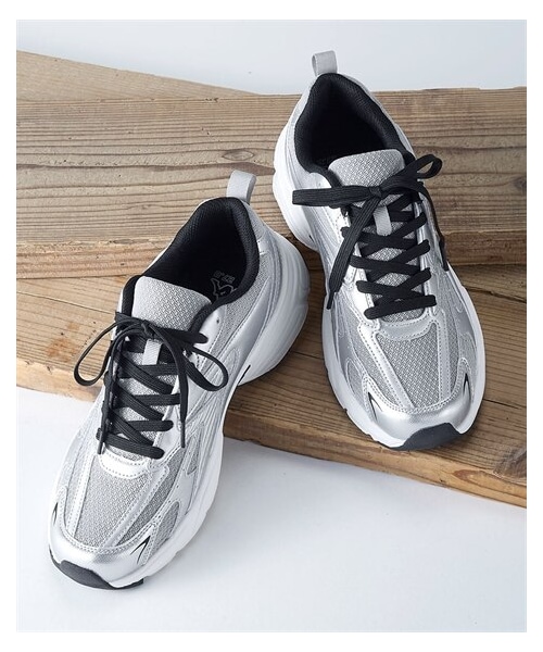 nissen（ニッセン）の「軽量カジュアルスニーカー　KAPPA（カッパ）（スニーカー・メンズ・ブラック/シルバー・25.0cm/25.5cm/26.0cm/26.5cm/27.0cm）」の2枚目の写真