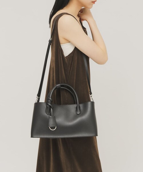 KBF（ケイビーエフ）の「チャーム付きワイドボックスBAG（ハンドバッグ・レディース・OFF/BLACK・One）」の16枚目の写真