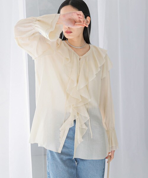 URBAN RESEARCH ROSSO（アーバンリサーチロッソ）の「『WEB/一部店舗限定』ラッフルデザインブラウス（シャツ/ブラウス・レディース・OFF WHITE/BLACK/PINK・FREE）」の6枚目の写真