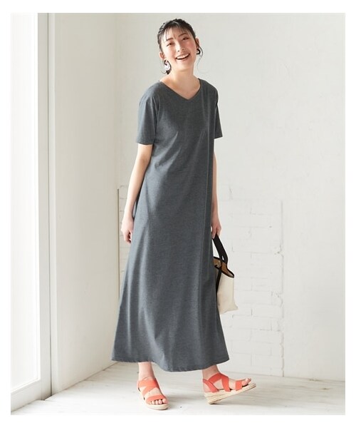 nissen（ニッセン）の「大きいサイズＶネックマキシ丈カットソーワンピース（ワンピース・レディース・杢チャコールグレー/黒/ダスティーブルー/マホガニーブラウン/グレージュ/サンセット/ラズベリー/ロイヤルブルー・L/LL/3L/4L/5L/6L/8L/10L）」の22枚目の写真