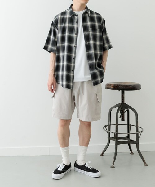 ITEMS URBANRESEARCH（アイテムズ アーバンリサーチ）の「ウエストイージーポリカーゴショーツ（その他パンツ・メンズ・BLK/IVO/KHK・S/M/L）」の15枚目の写真