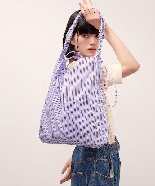 ADAM ET ROPE'（アダムエロペ）の「【WEB限定】・【定番】ギャザー2WAYミドルショルダーバッグ（ショルダーバッグ・レディース・ブラウン/ネイビー/サックス/ピンク・F）」の15枚目の写真