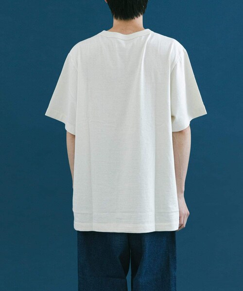 URBAN RESEARCH DOORS（アーバンリサーチドアーズ）の「『3サイズ展開』commpost　リサイクルコットンショートスリーブTシャツ（Tシャツ/カットソー・メンズ・OFF/PINK BEIGE/GRAY・4/5/6）」の9枚目の写真