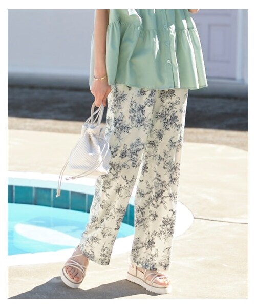 nissen（ニッセン）の「大きいサイズ 花柄プリントイージーパンツ（ゆったりヒップ）（パンツ・レディース・グレー/黒/オフホワイト・L/LL/3L/4L/5L/6L/8L/10L）」の7枚目の写真