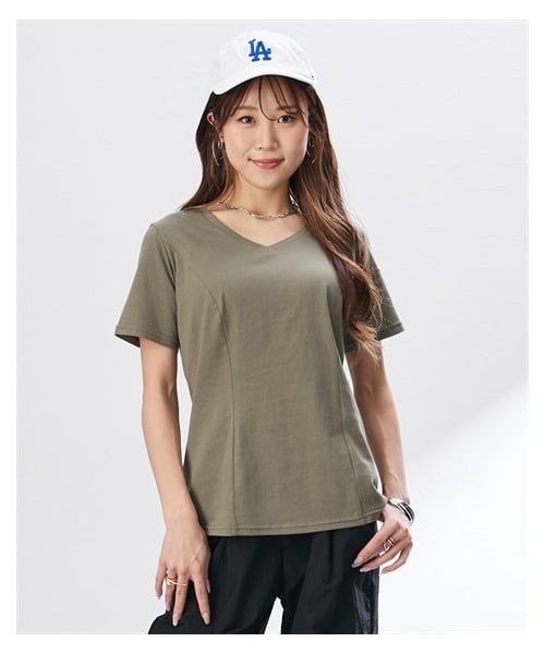 nissen（ニッセン）の「【大きい胸専用】汗染み防止Vネック美ライン半袖Tシャツ（Tシャツ/カットソー・レディース・ブラック/モスカーキ・FM/FL/FLL）」の2枚目の写真