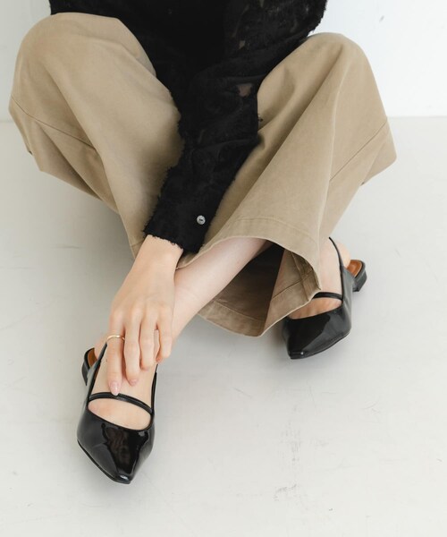 URBAN RESEARCH（アーバンリサーチ）の「ポインテッドバックストラップシューズ（パンプス・レディース・BLACK/BEIGE・36/37/38/39）」の5枚目の写真