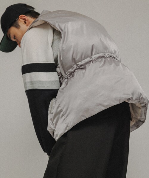 ADAM ET ROPE'（アダムエロペ）の「［OUTER］WSIZE PADDED VEST UNISEX（ダウンベスト・レディース・ブラック/シルバー・38/40）」の15枚目の写真