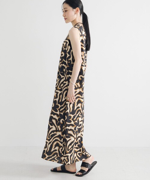 URBAN RESEARCH（アーバンリサーチ）の「SPRINTEXボタニカルプリントワンピース（ワンピース・レディース・GRG×NVY/IVO×BLK・FREE）」の8枚目の写真
