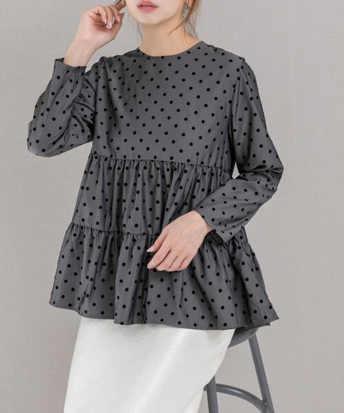URBAN RESEARCH ROSSO（アーバンリサーチロッソ）の「TORRAZZO DONNA　Polka Dots Tiered Blouse（シャツ/ブラウス・レディース・GRAY・FREE）」の2枚目の写真
