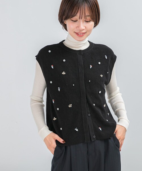 URBAN RESEARCH ROSSO（アーバンリサーチロッソ）の「ビジューニットベスト（ニット/セーター・レディース・BLACK・FREE）」の4枚目の写真