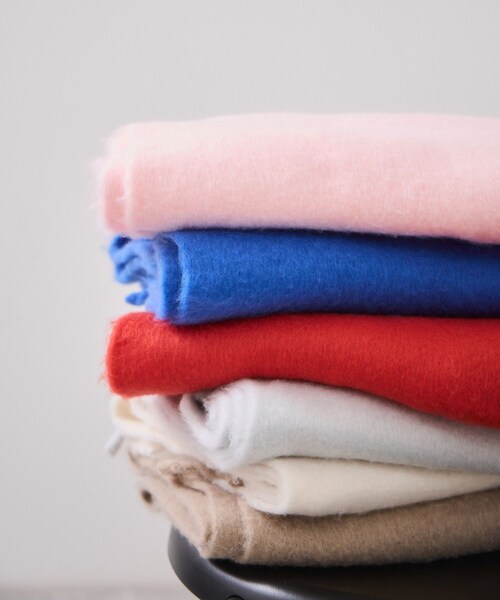 VIS（ビス）の「ふわふわフリンジマフラー/静電気防止（マフラー・レディース・ライトグレー/キナリ/ベージュ/ブルー/レッド/ピンク系・F）」の8枚目の写真