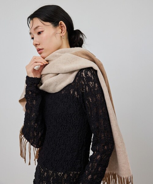 ROPE'（ロペ）の「ラムウールリバーシブルストール（ストール/ショール・レディース・チャコール/ベージュ・F）」の4枚目の写真