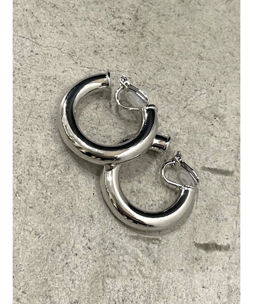 EMODA（エモダ）の「タンクフープイヤリング（イヤリング・レディース・ゴールド/シルバー・F）」の9枚目の写真