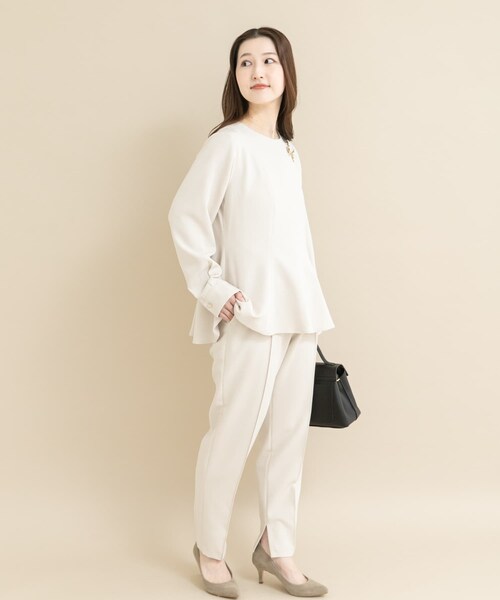 URBAN RESEARCH ROSSO（アーバンリサーチロッソ）の「『WEB/一部店舗限定』『SHORT/TALLサイズあり』ペプラムブラウス+テーパードパンツ（セットアップ・レディース・ECRU/NAVY・Short/36/38/TALL）」の18枚目の写真