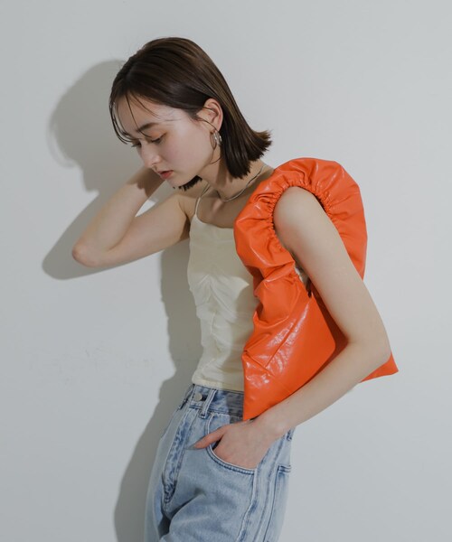 SENSE OF PLACE by URBAN RESEARCH（センスオブプレイスバイアーバンリサーチ）の「ギャザーハンドバッグ（ハンドバッグ・レディース・RED/IVORY/BLACK・one）」の4枚目の写真