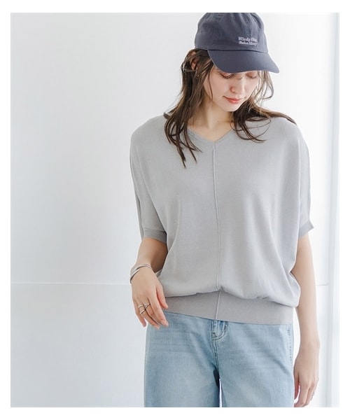 nissen（ニッセン）の「【アイスクリーンプレミアム】Vネックドルマンニットトップス（持続冷感・接触冷感・毛玉になりにくい・UVカット・洗濯機で洗える・遮熱）＜大きいサイズ有＞（ニット/セーター・レディース・ブラック/杢グレー/モカベージュ/ビビットブルー・S~M相当/L~LL相当/3L~4L相当/5L~6L相当/8L相当/10L相当）」の2枚目の写真