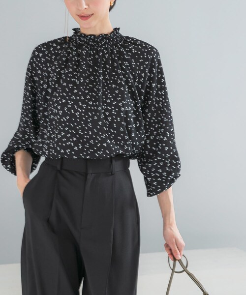 URBAN RESEARCH ROSSO（アーバンリサーチロッソ）の「『WEB/一部店舗限定』ウォッシャブルランダムドットブラウス（シャツ/ブラウス・レディース・L/BEIGE/BLACK・Free）」の7枚目の写真