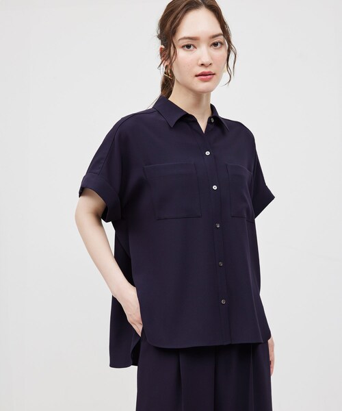 ROPE'（ロペ）の「【新色追加】トリアセバックサテンフラップシャツ/セットアップ対応【メディア掲載】（シャツ/ブラウス・レディース・ブラック/ベージュ/ネイビー・36/38）」の2枚目の写真